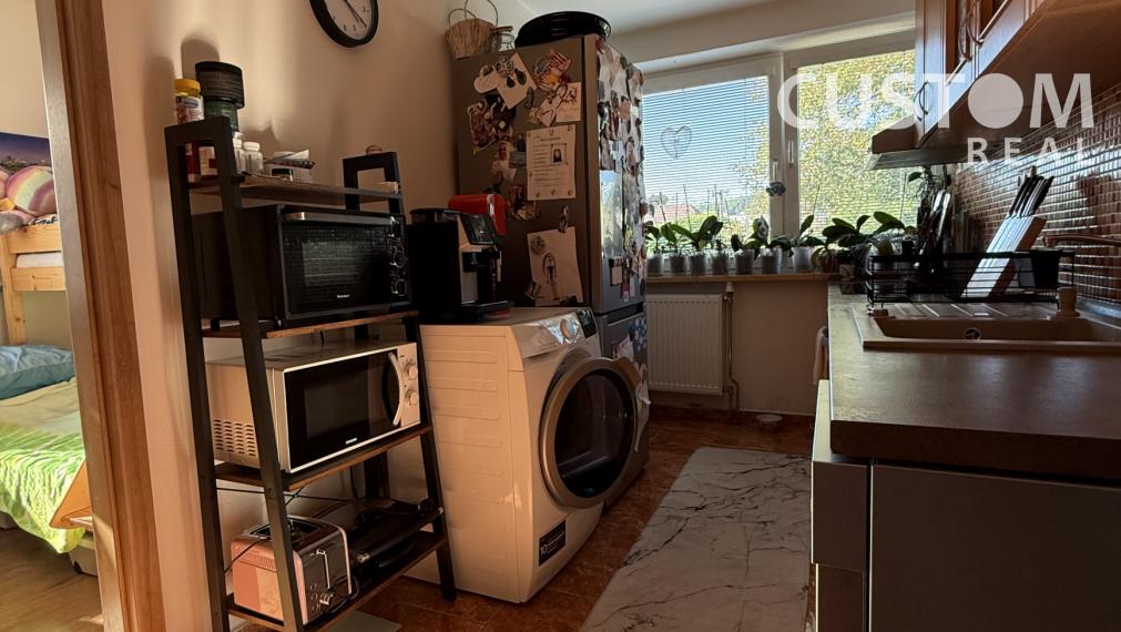 REZERVOVANÉ🪴 Útulný 3i byt v tichej lokalite – nízke mesačné náklady a výhody rodinného bývania 💚