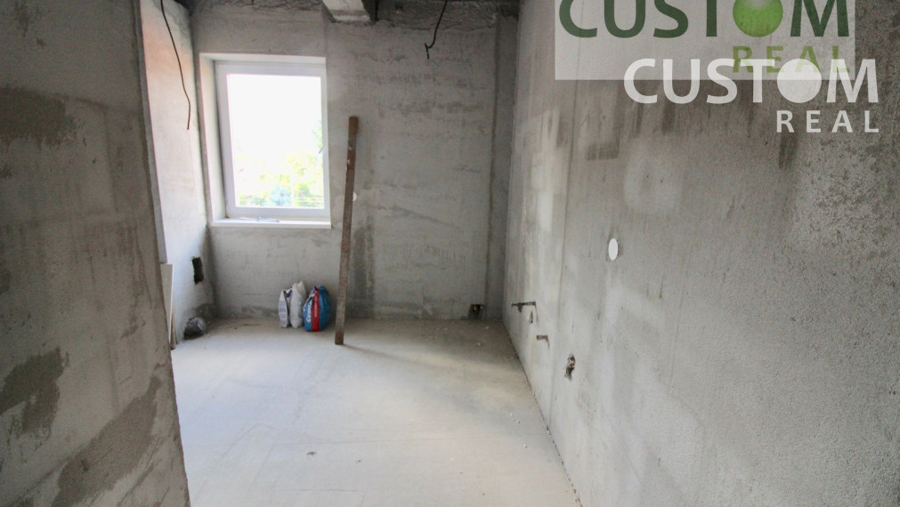 Svetlé administratívne a prevádzkové priestory - možnosť úpravy podľa požiadavky klienta.