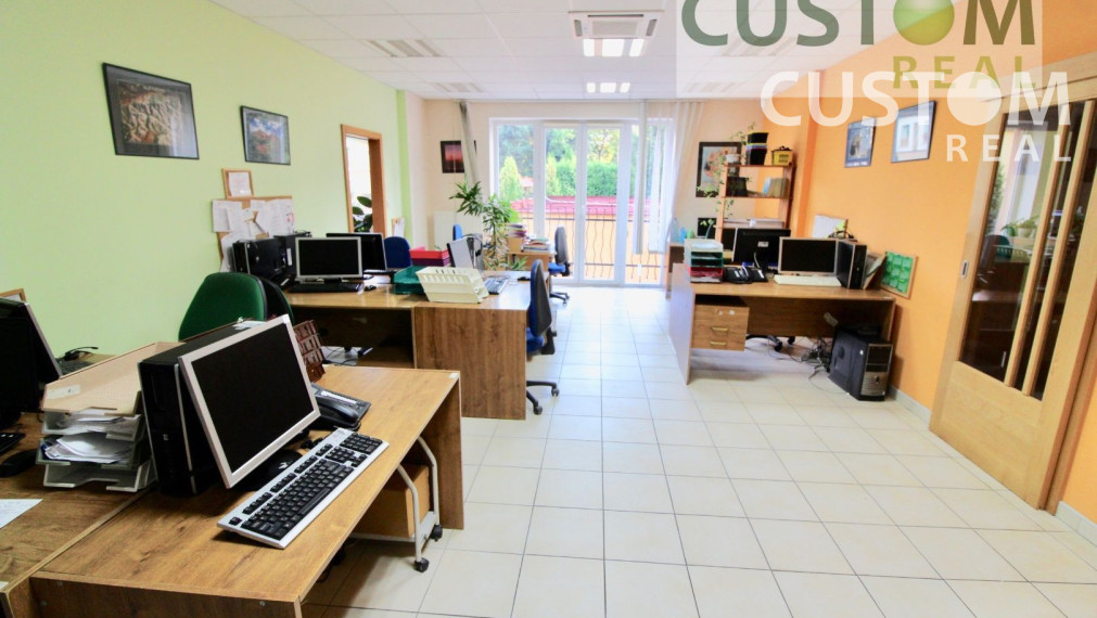 Svetlé administratívne a prevádzkové priestory - možnosť úpravy podľa požiadavky klienta.