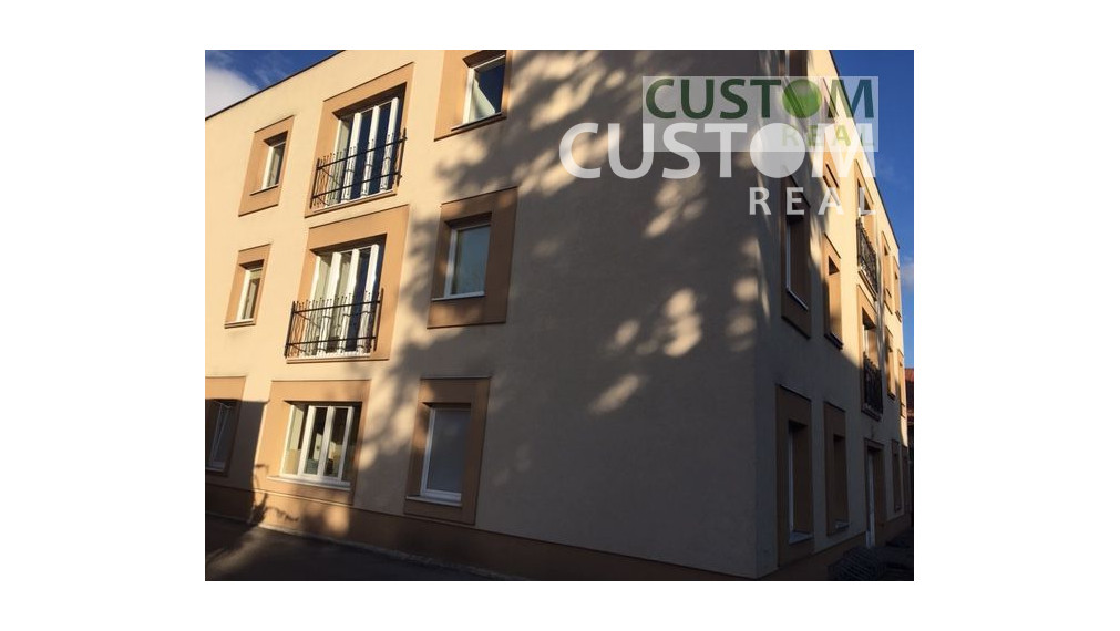 Svetlé administratívne a prevádzkové priestory - možnosť úpravy podľa požiadavky klienta.