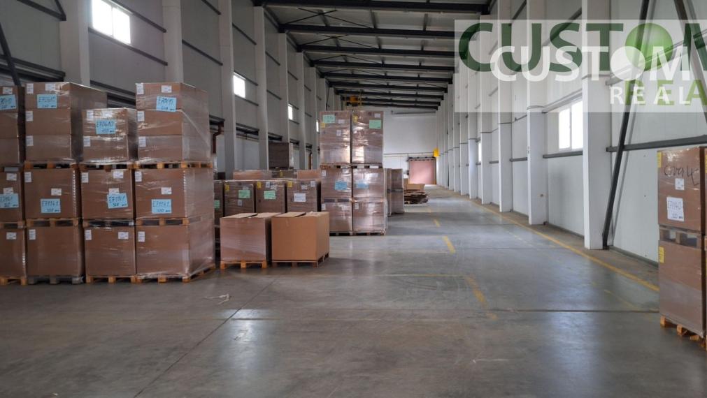 Prenajmeme skladový objekt v Žiline výmere 916 m2.