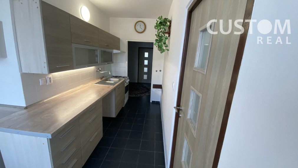 Predané. Veľkometrážny 3 izbový byt s 3 balkónmi - Hliny 6