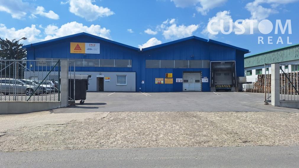 Predáme halu v Žiline o výmere 2466 m2,  s pozemkom 3572 m2