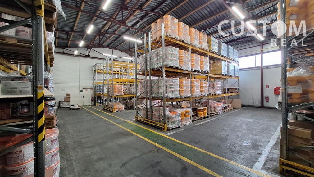 Predáme halu v Žiline o výmere 2466 m2,  s pozemkom 3572 m2