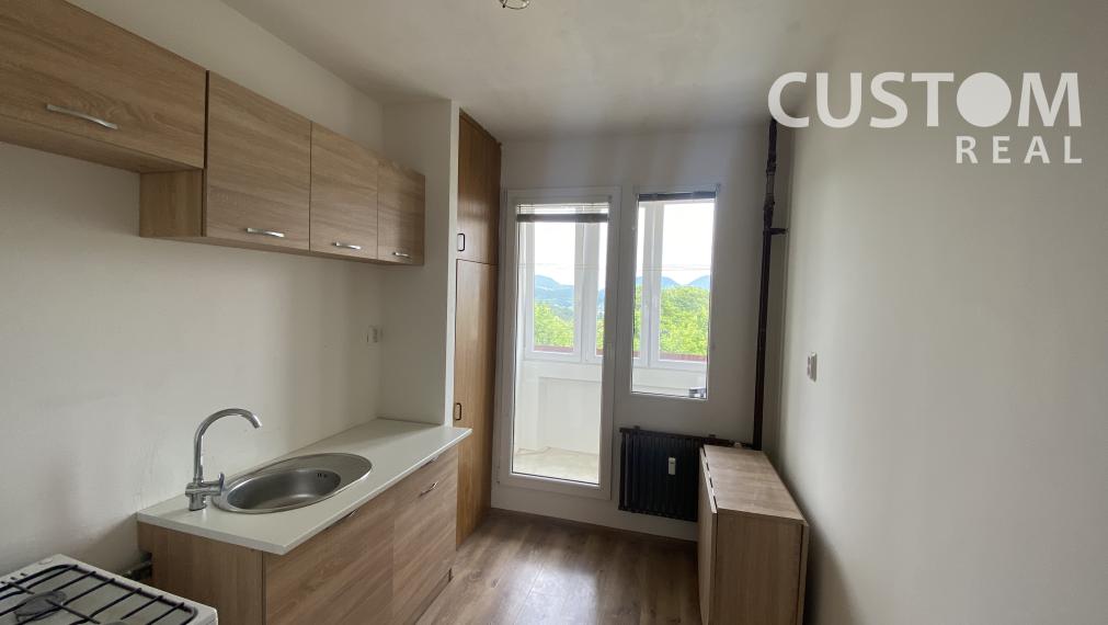 Svetlý 2 izbový byt s pekným výhľadom - Hájik