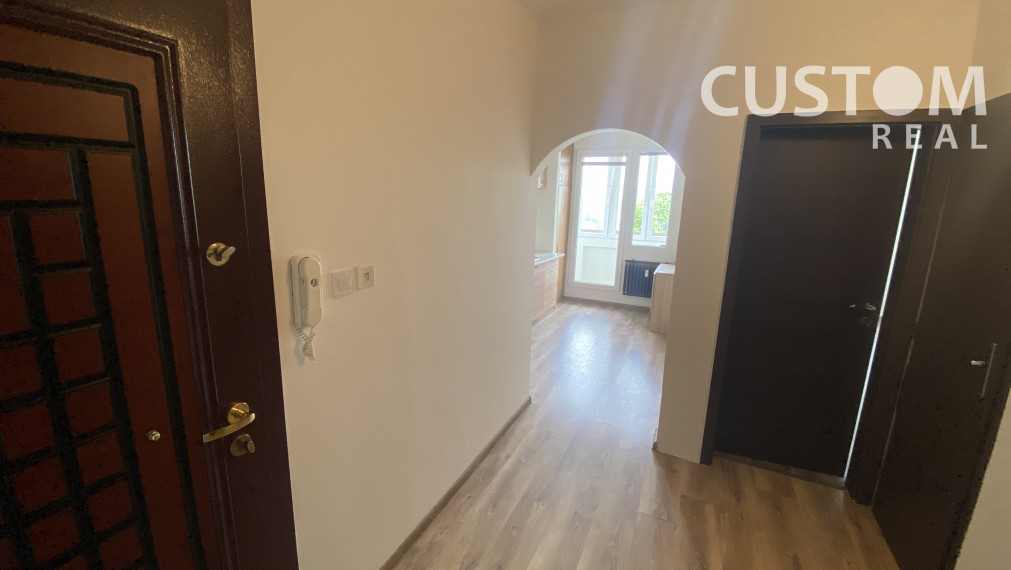 Svetlý 2 izbový byt s pekným výhľadom - Hájik