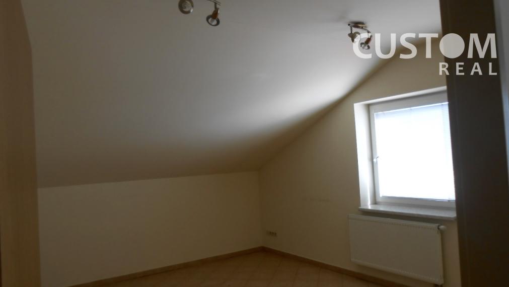 Kancelársky priestor s parkovaním priemyselná zóna