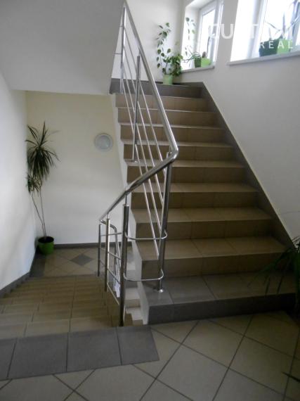 Kancelársky priestor s parkovaním priemyselná zóna