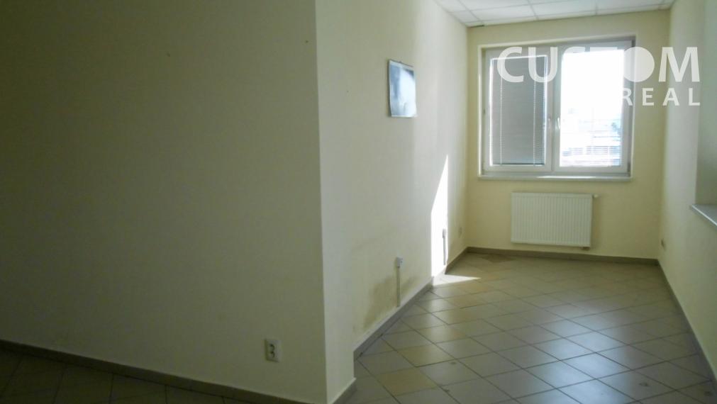 Kancelársky priestor s parkovaním priemyselná zóna