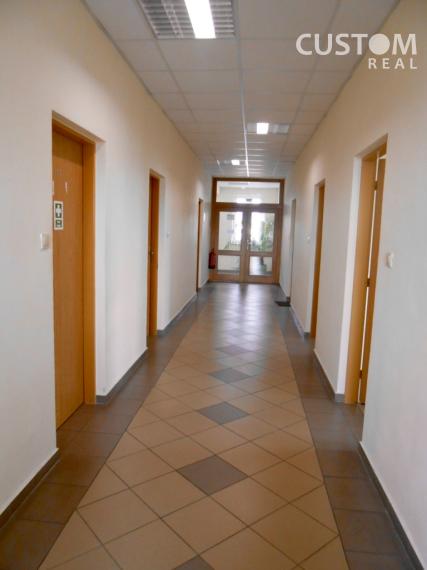 Kancelársky priestor s parkovaním priemyselná zóna