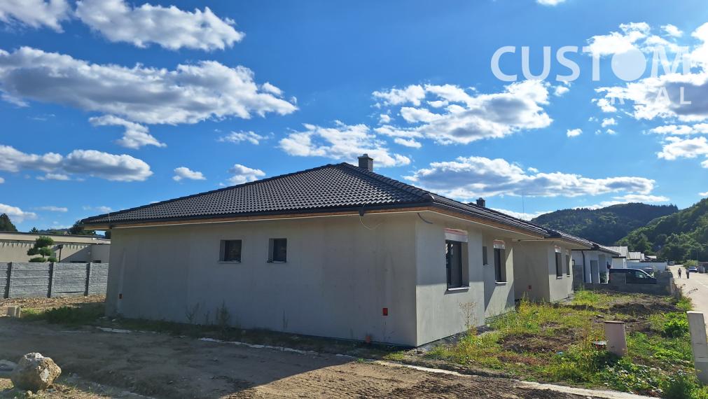 Predáme rodinný dom s garážou v kľudnej časti Svederníka