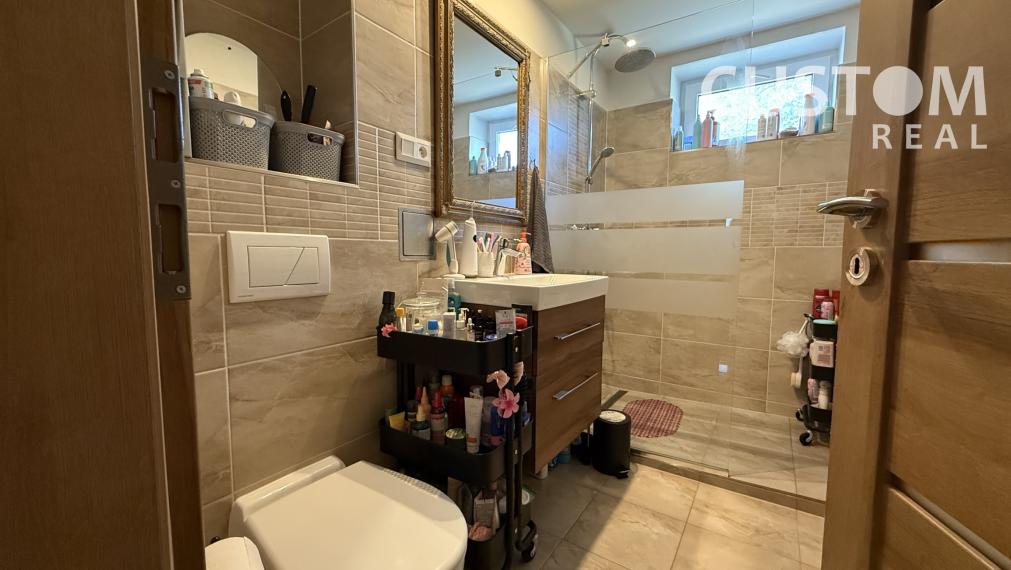 REZERVOVANÉ🪴 Útulný 3i byt v tichej lokalite – nízke mesačné náklady a výhody rodinného bývania 💚