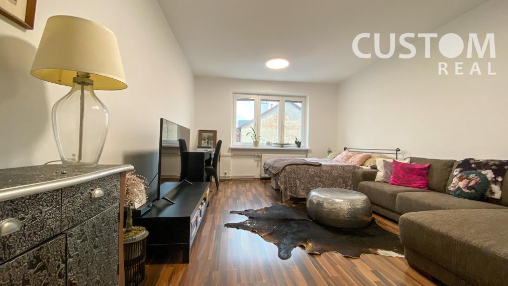 Veľký 2 izbový zrekonštruovaný byt s balkónom v centre