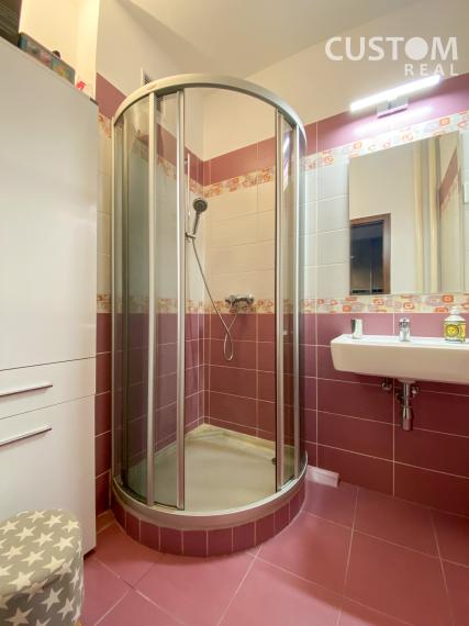 Veľký 2 izbový zrekonštruovaný byt s balkónom v centre