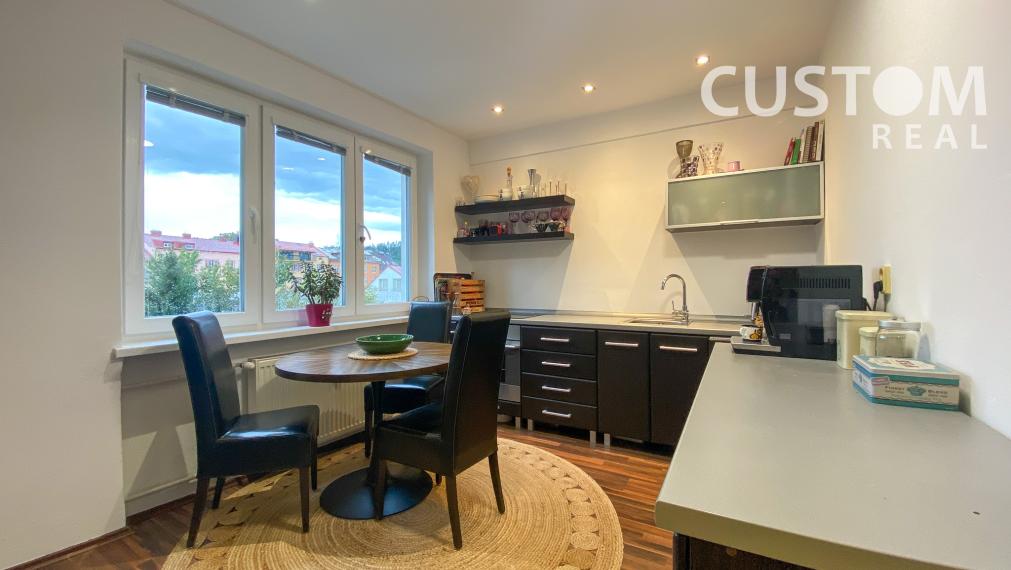 Veľký 2 izbový zrekonštruovaný byt s balkónom v centre