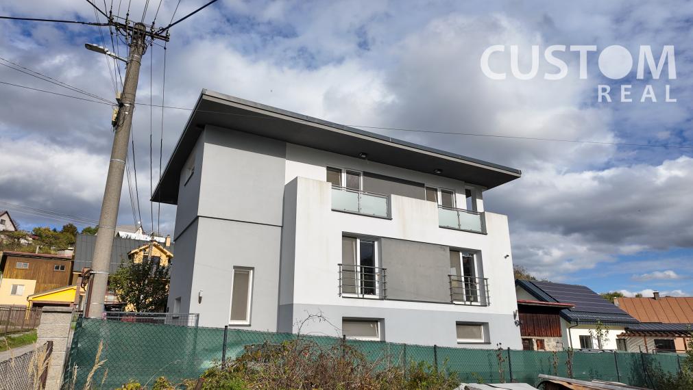 REZERVOVANÉ 🔥 KOMPLETNE ZREKONŠTRUOVANÝ DOM V OCHODNICI – LEN 18 MINÚT OD ŽILINY! 🔥