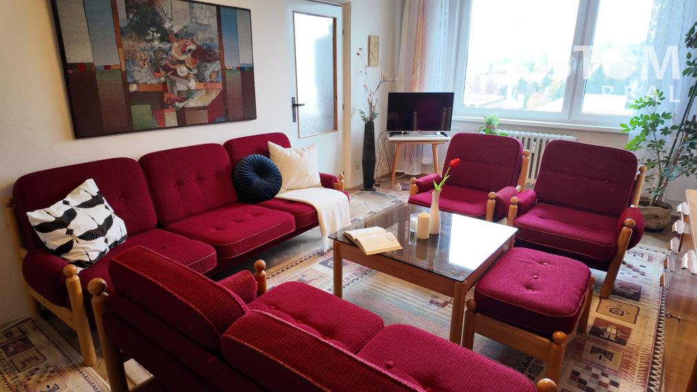 Priestranný 2-izbový byt s lodžiou a balkónom Hliny VI