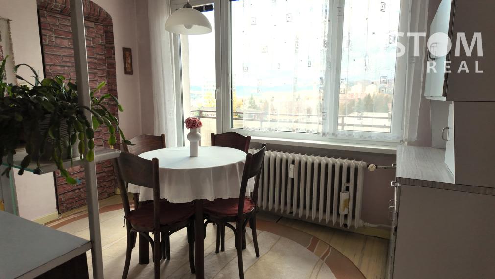 Priestranný 2-izbový byt s lodžiou a balkónom Hliny VI