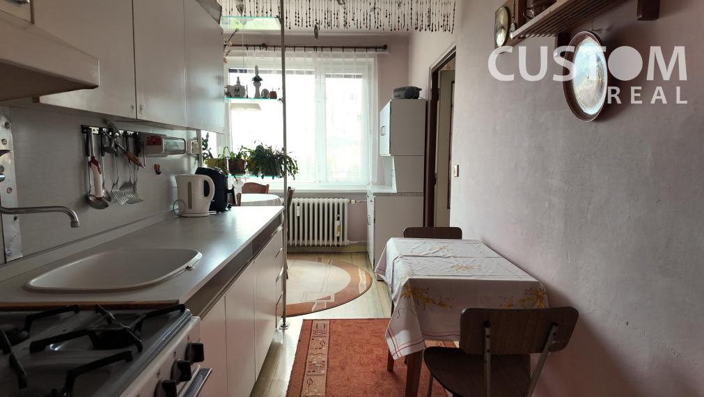 Priestranný 2-izbový byt s lodžiou a balkónom Hliny VI