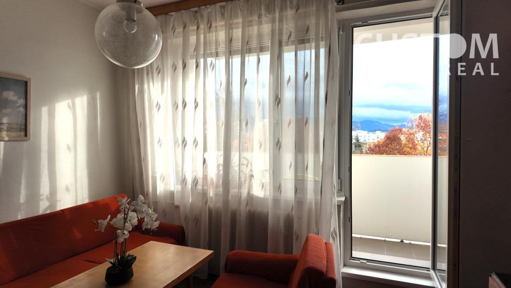 Priestranný 2-izbový byt s lodžiou a balkónom Hliny VI