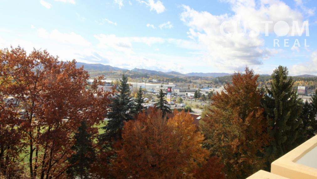 Priestranný 2-izbový byt s lodžiou a balkónom Hliny VI