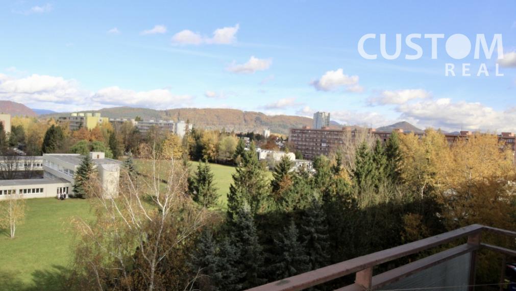 Priestranný 2-izbový byt s lodžiou a balkónom Hliny VI