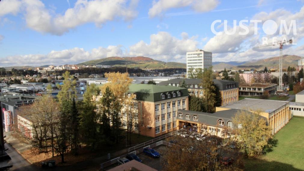 Priestranný 2-izbový byt s lodžiou a balkónom Hliny VI