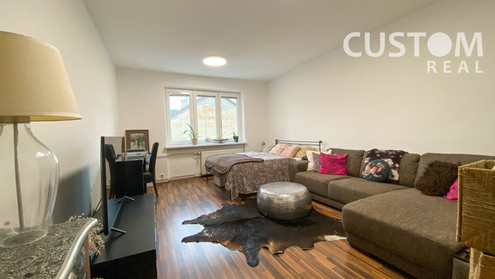 Veľký 2 izbový zrekonštruovaný byt s balkónom v centre