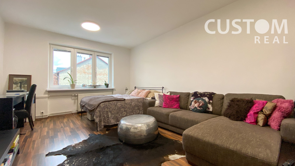 Veľký 2 izbový zrekonštruovaný byt s balkónom v centre