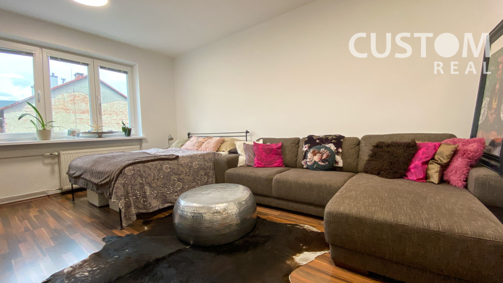 Veľký 2 izbový zrekonštruovaný byt s balkónom v centre