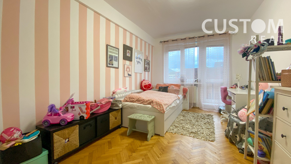 Veľký 2 izbový zrekonštruovaný byt s balkónom v centre