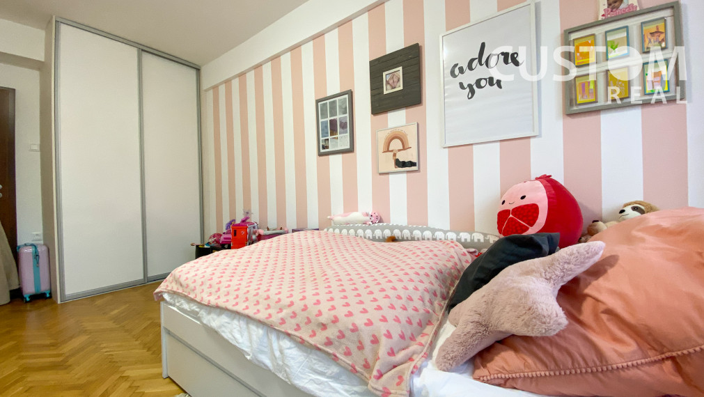 Veľký 2 izbový zrekonštruovaný byt s balkónom v centre