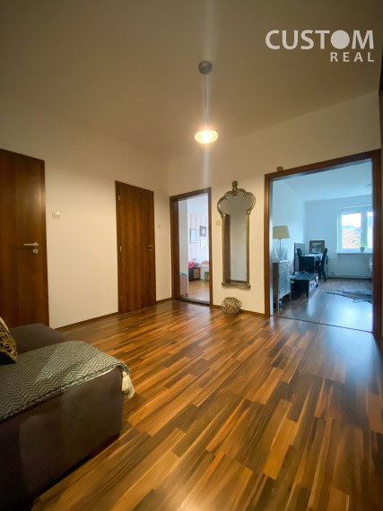 Veľký 2 izbový zrekonštruovaný byt s balkónom v centre