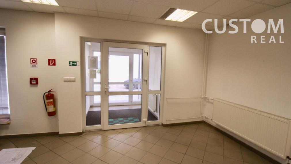 Administratívna budova s parkovaním priemyselná zóna