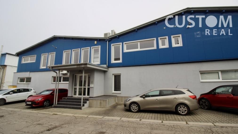 Administratívna budova s parkovaním priemyselná zóna