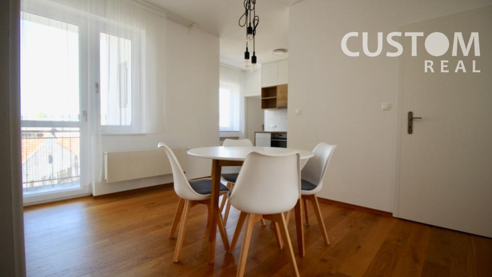 Štýlový veľký 3 - izbový byt po kompletnej rekonštrukcii v centre mesta