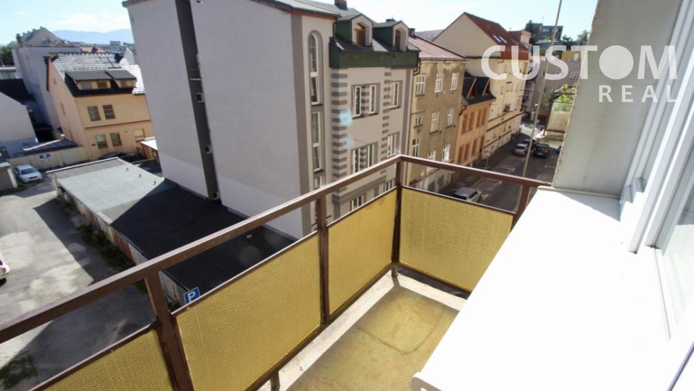 Štýlový veľký 3 - izbový byt po kompletnej rekonštrukcii v centre mesta