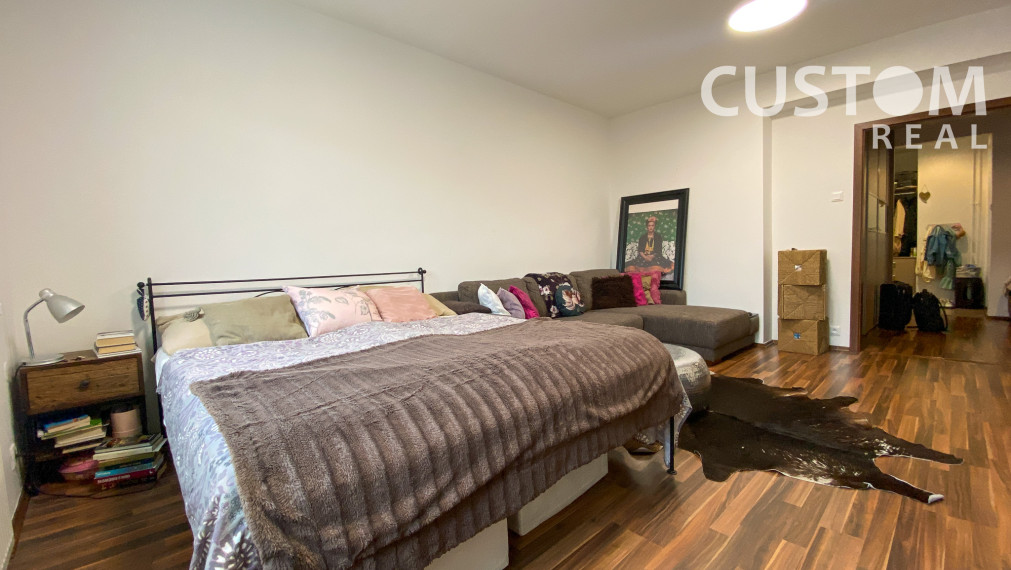 Veľký 2 izbový zrekonštruovaný byt s balkónom v centre