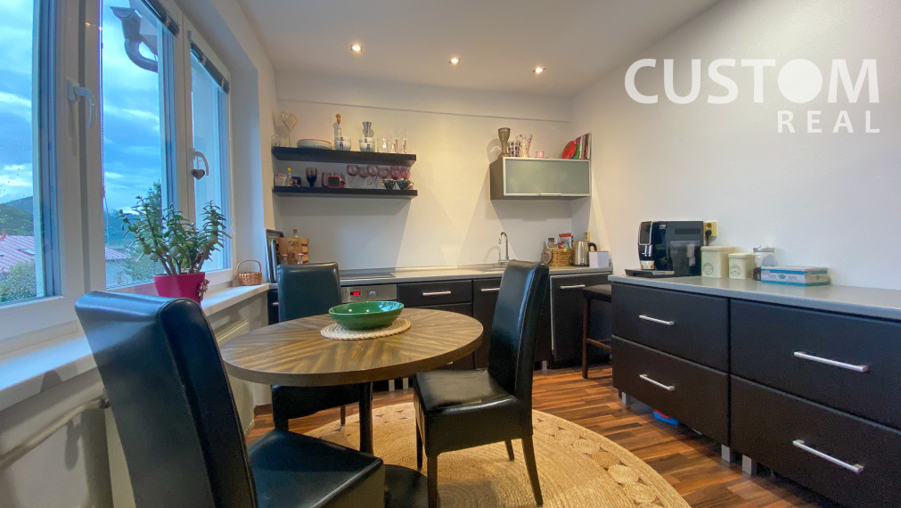 Veľký 2 izbový zrekonštruovaný byt s balkónom v centre