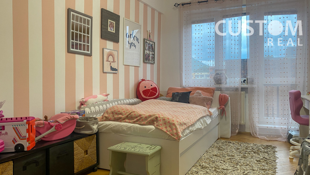 Veľký 2 izbový zrekonštruovaný byt s balkónom v centre