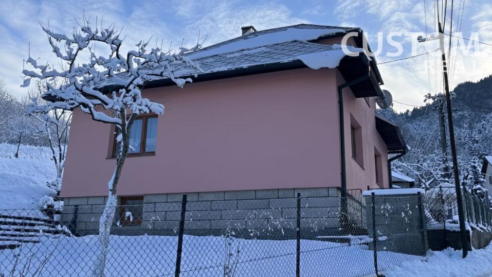 Predáme rodinný dom s pozemkom o výmere 2398m² v Terchovej