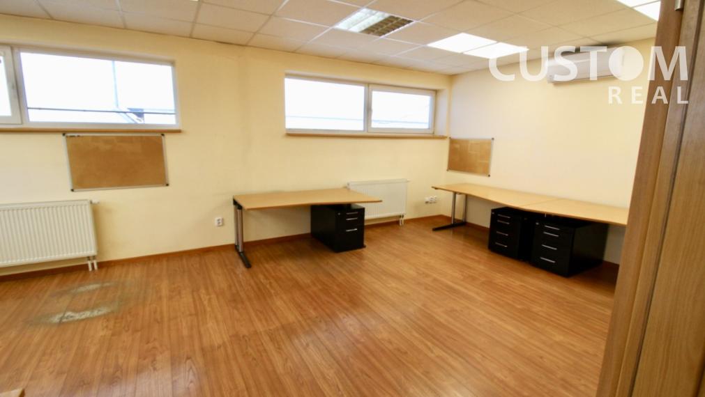 Administratívna budova s parkovaním priemyselná zóna