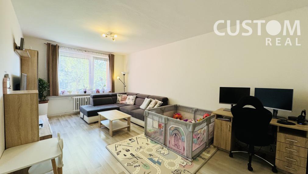 Na prenájom 2 izbový byt s balkónom, Hliny 7