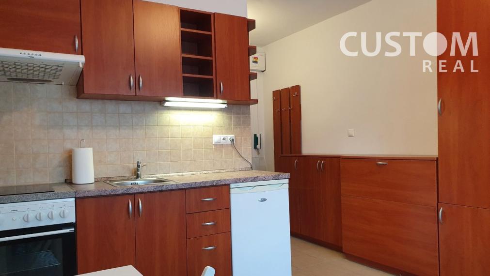 Prenájom garsónky s loggiou, Hliny V