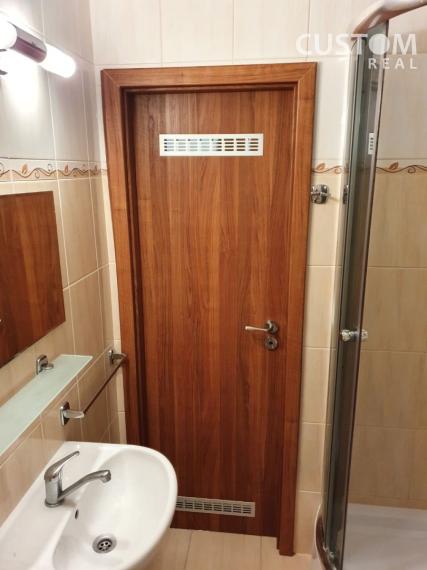 Prenájom garsónky s loggiou, Hliny V