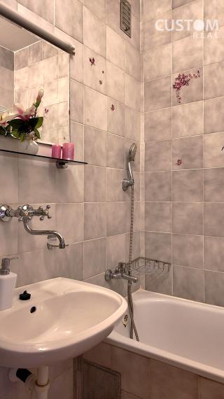 Slnečný 2 izbový zrekonštruovaný byt s balkónom, Hliny 7