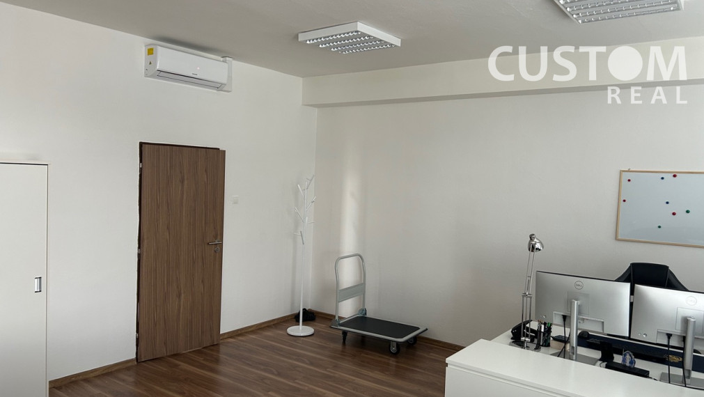 Kancelária v polyfunkčnej budove širšie centrum