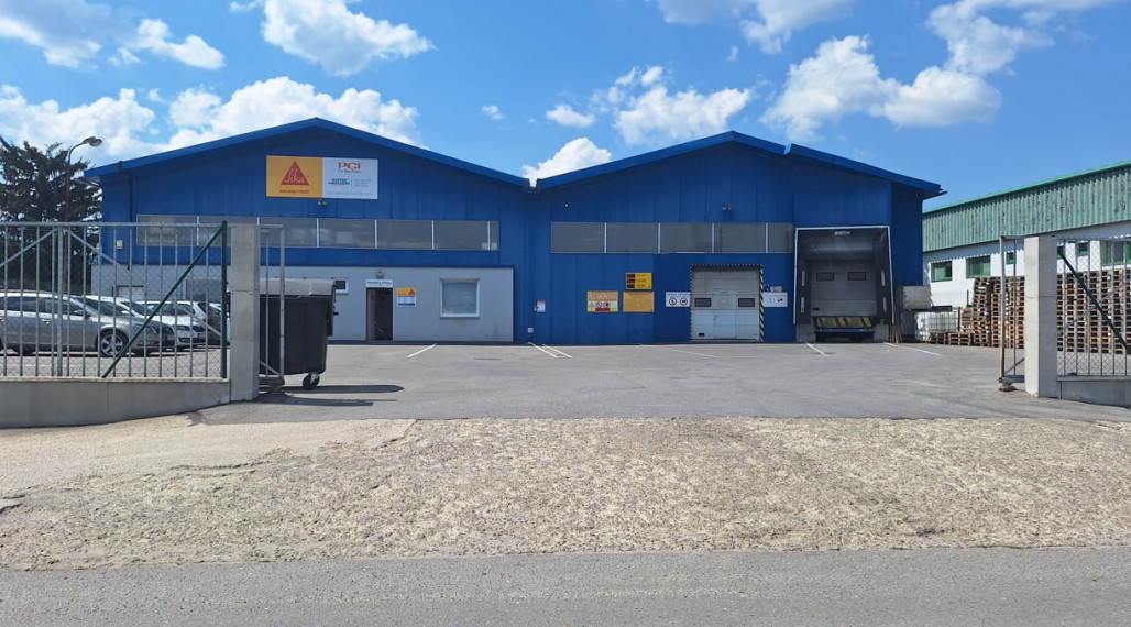 Prenajmeme halu v Žiline, výmera 2466 m2 s pozemkom 3572 m2