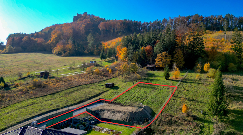 Stavebný pozemok Lietava priamo pod Hradom