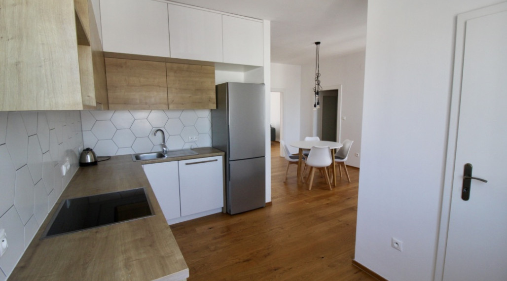 Štýlový veľký 3 - izbový byt po kompletnej rekonštrukcii v centre mesta